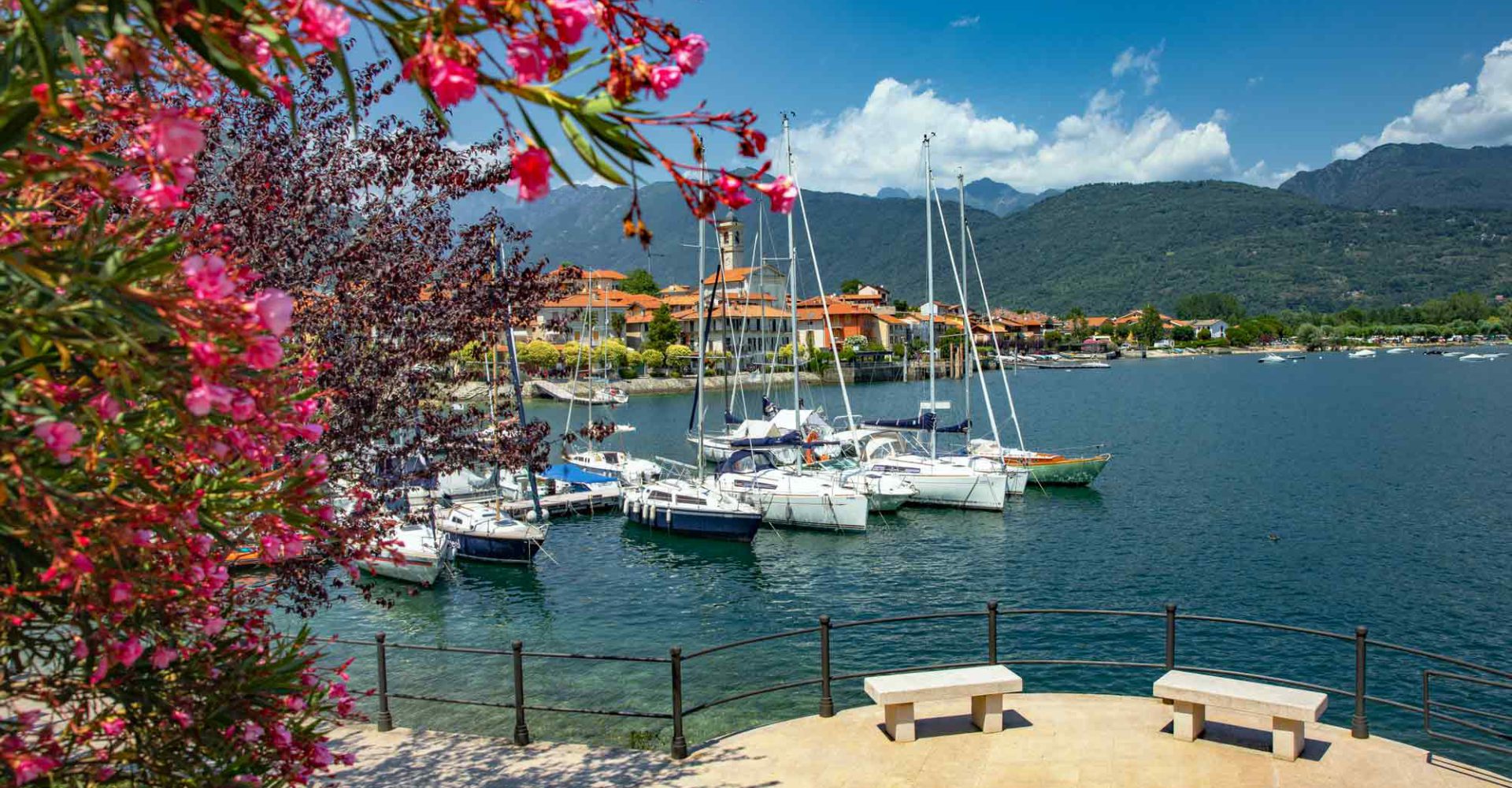 Boote im einem Hfen am Lago Maggiore