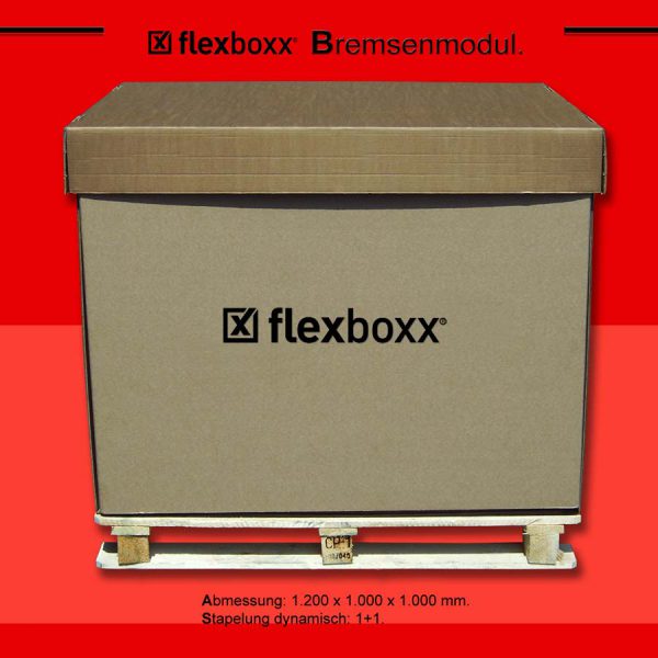 Braune Flexboxx Bremsenmodul-Verpackung auf Palette vor rotem Hintergrund