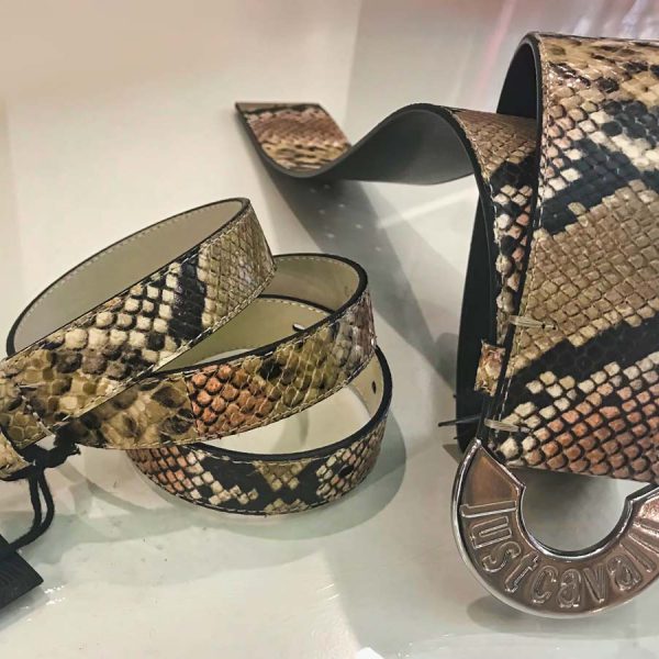 Zwei Just Cavalli Gürtel in Schlangenlederoptik mit silbernen Schnallen