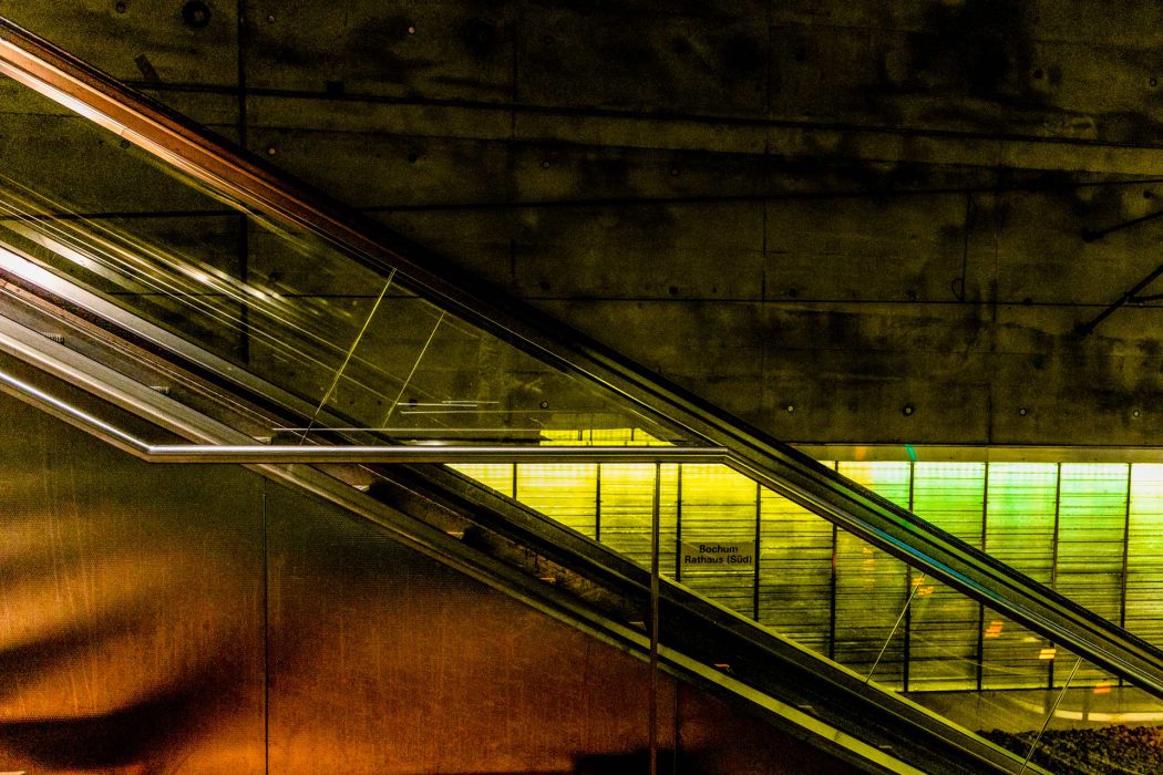 Rolltreppe Bochum Rathaus Süd Metall Glas Beleuchtung